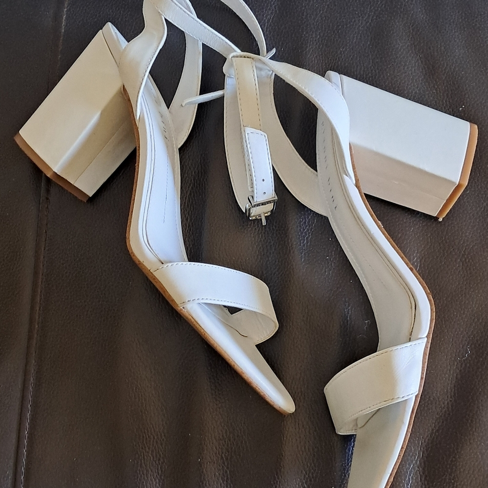 Gianni bini white Ankle strap 4 inch Block heel size 9M Good.Cond